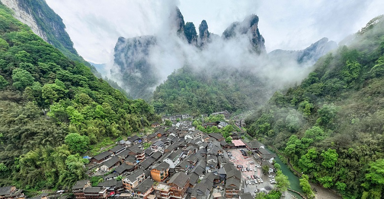 雨后苗寨景色新